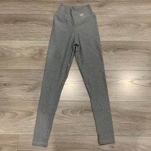 CLS crossover butt scrunch leggings